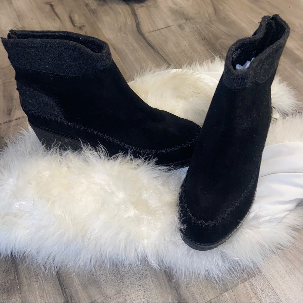 Woman’s Pendleton water proof booties